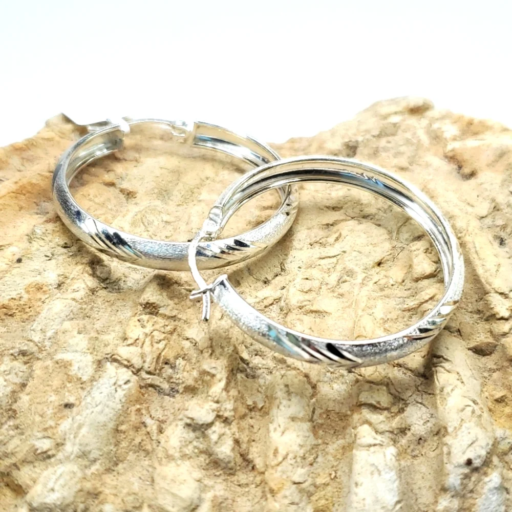 Sterling Silver Diamond Cut Chevron Pattern Hoop Earrings NWT